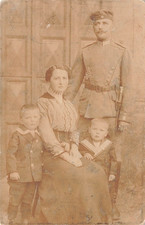 Cartolina fotografica WW1 soldato Ulan con baionetta EK-2 con famiglia