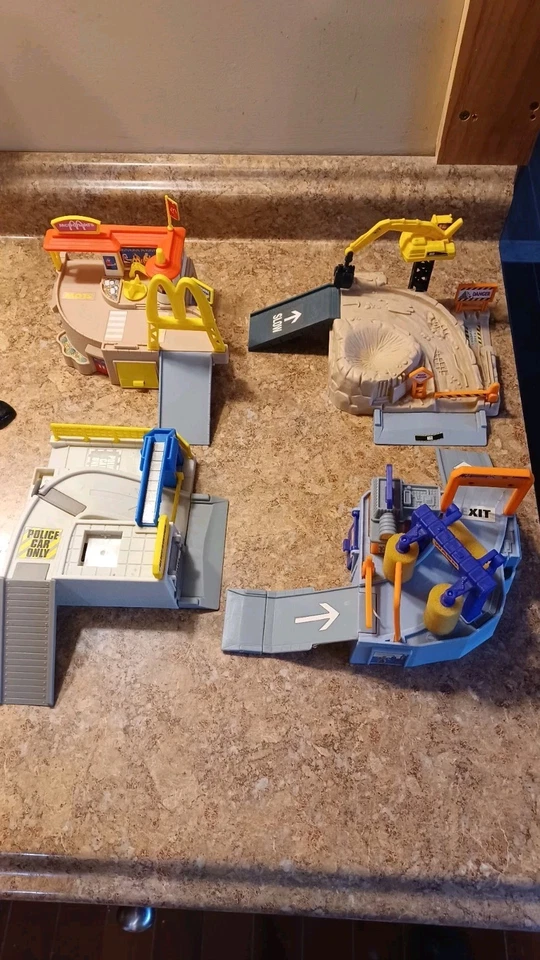 Lote de juegos vintage Hot Wheels McDonald’s lavado de autos construcción piezas faltantes Foto 2 de 4