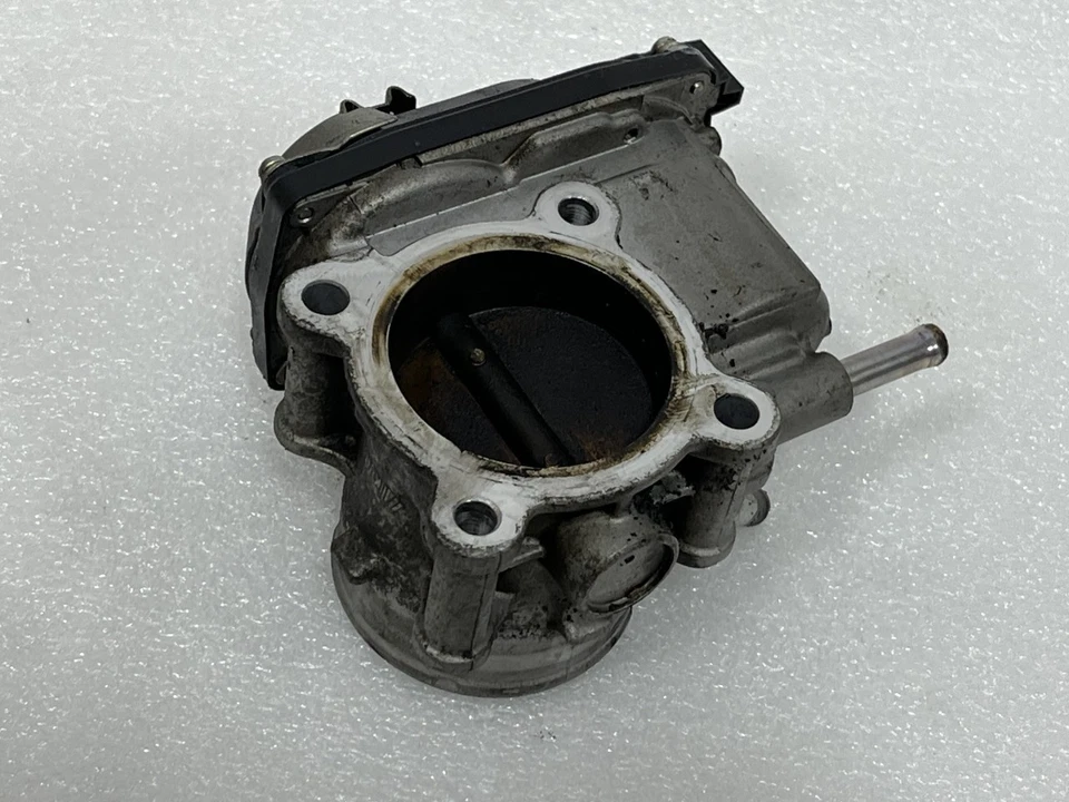 Cuerpo del acelerador Mitsubishi Eclipse 2007 2,4 L MN135985 Foto 2 de 3