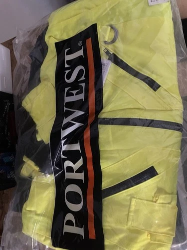 Portwest Hi-Vis 3 In 1 Bomber Jacket Yellow, Medium, Regular Fit image 2