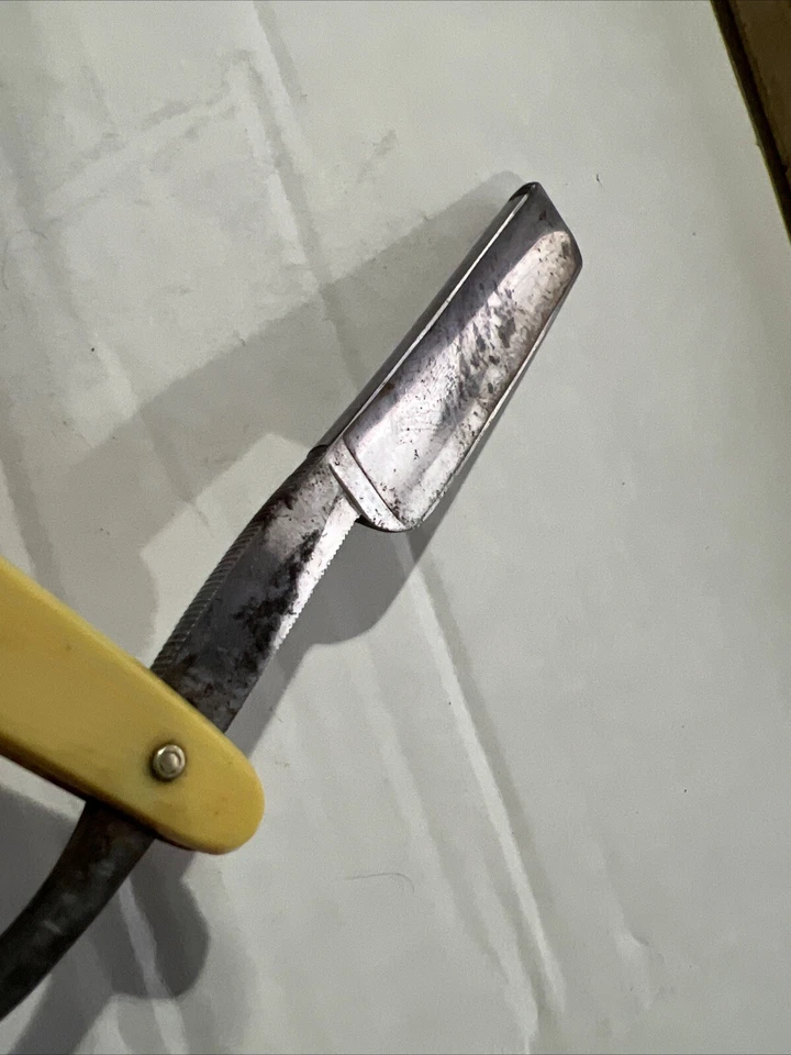 Rare Cased Landell “The Thistle” Straight Razor VGC w/box - Image 4 of 4