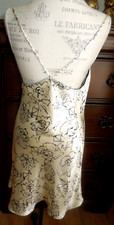 SILKY SATINY OFF WHITE w/BLACK FLORALS GILLIGAN O'MALLEY NIGHTGOWN SIZE MEDIUM