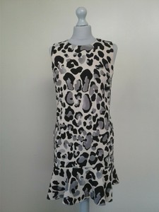 sleeveless animal print dress