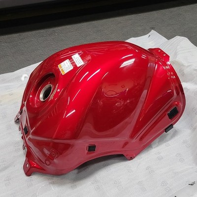 2025 SUZUKI GSXR 1000 FUEL TANK MINOR SCUFF NO DENTS 44100-17K00-YYG