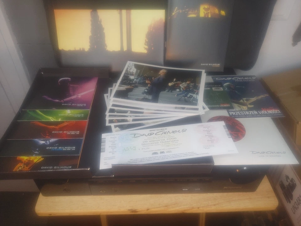David Gilmour Live In Gdansk Exclusive & Rare 5-Disc 3 CDs /2 DVDs, Best Buy - Image 3 of 4