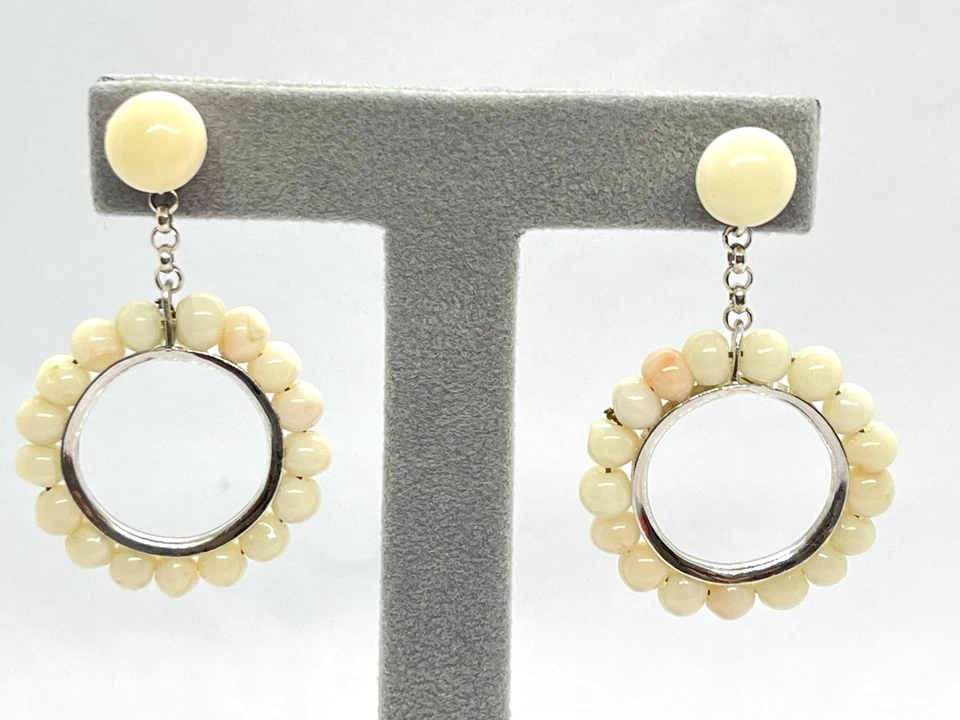 Orecchini in Argento 925 Montati Con Perline Di Corallo Bianco Rosato 5mm E 8mm - Immagine 3 di 4