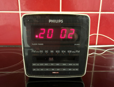 PHILIPS D3112 VINTAGE CUBE RADIOWECKER, VOLL FUNKTIONSFÄHIG, AM/FM/LW, 1980er sehr guter Zustand