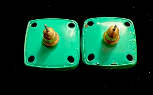 Orecchini a perno traforati quadrati 5/8” colore turchese verde acqua brillante vintage - Foto 3 di 4
