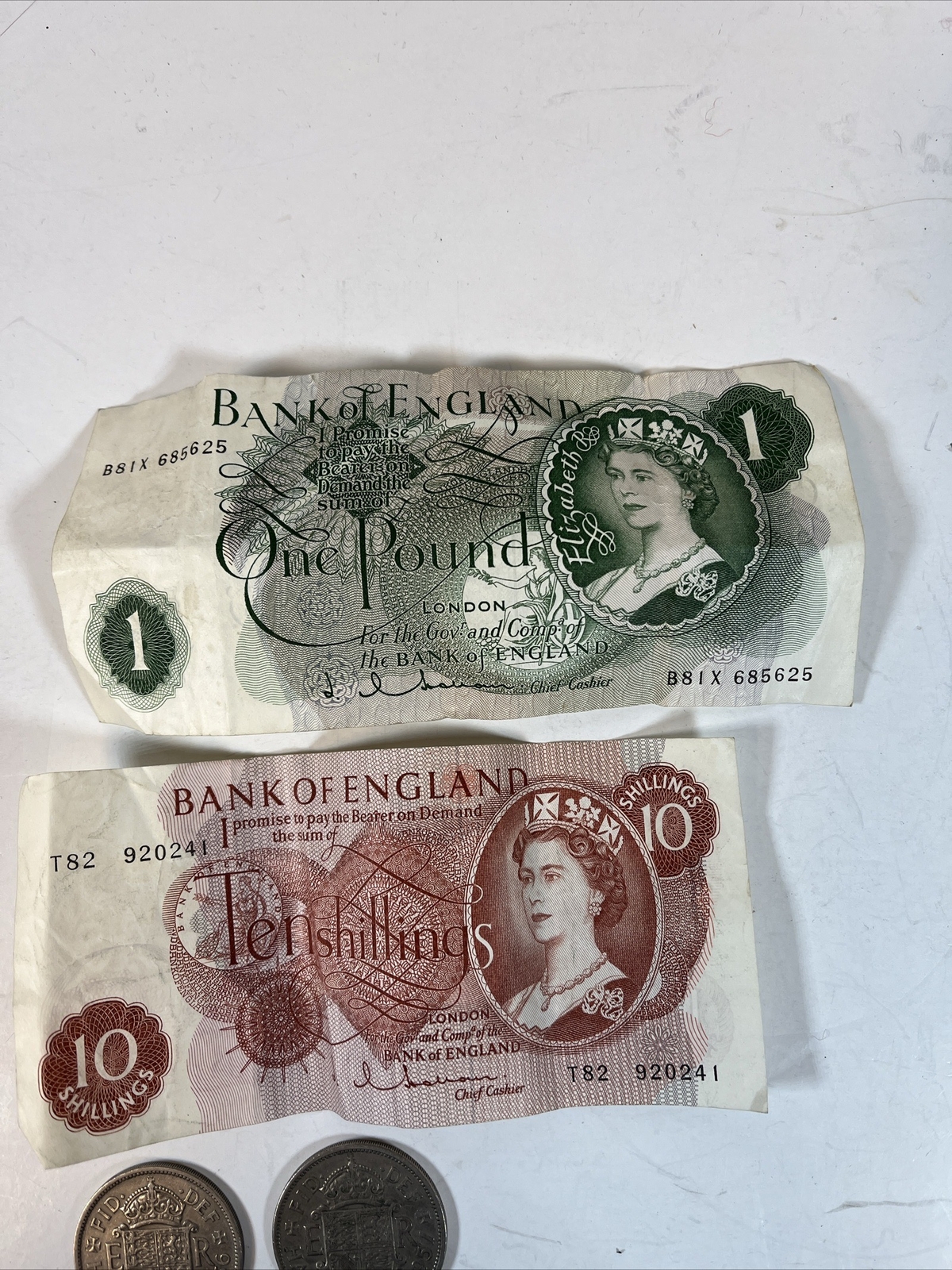 Lot of 16 Vintage Old British Banknotes World And Coin Money Currency