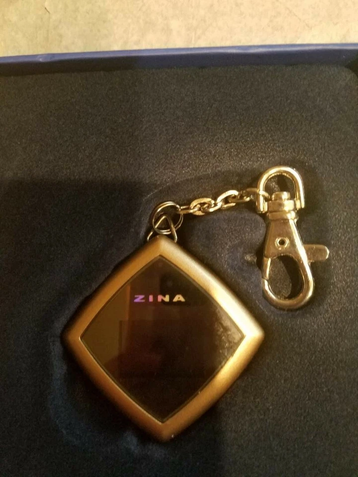 NEW ZINA Digital Photo Viewer Keychain W USB Cable/ Holds 56 Photos AWESOME/ - Image 2 of 2