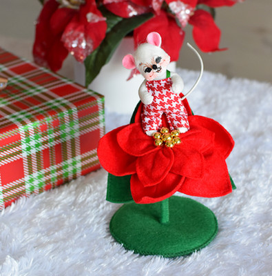Annalee 3in Jubilee Mouse on Poinsettia 610124