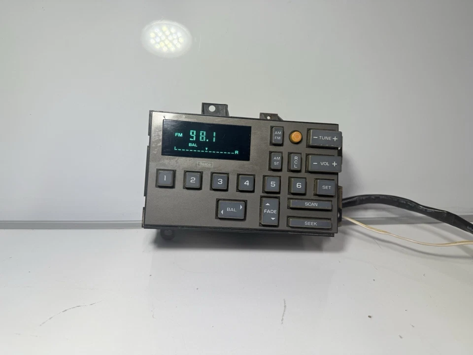 1988-1994 Chevy GMC TRUCK C1500 Suburban Factory Radio Tuner Display Stock OEM - Image 3 of 4