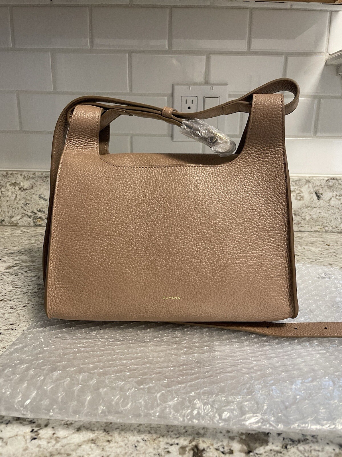 Stylish Cuyana Double Loop Handbag for Effortless Everyday Elegance