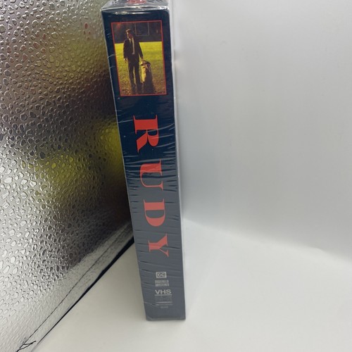 RUDY - VHS - 1994 - SEAN ASTIN - NED BEATTY- FOOTBALL - DRAMA - BRAND NEW SEALED - Picture 2 of 5