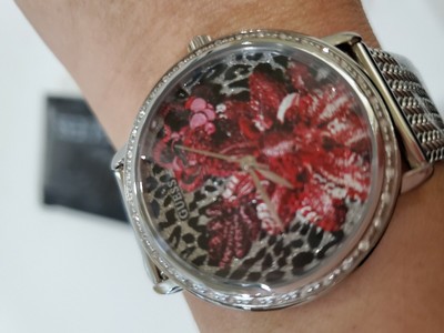 GUESS

W0822L1 Brocade Red Floral Dial Women\'s Wil GUESS Red Floral Bags & Handbags for Women for sale | eBay main image 3