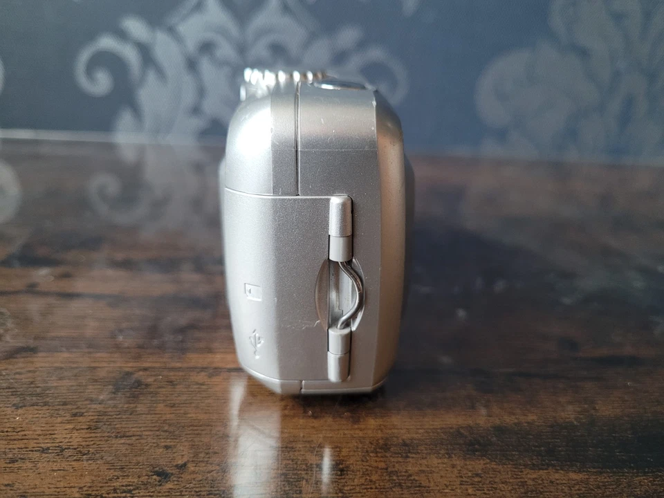 Kodak EASYSHARE CX7300 3.2MP Digital Camera - Silver - Image 3 of 4