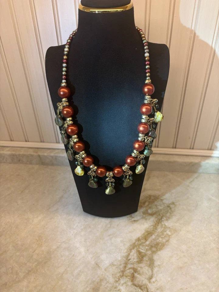handmade jewelry necklace. Unique Piece With Shell And Pearl Motif - Image 4 of 4