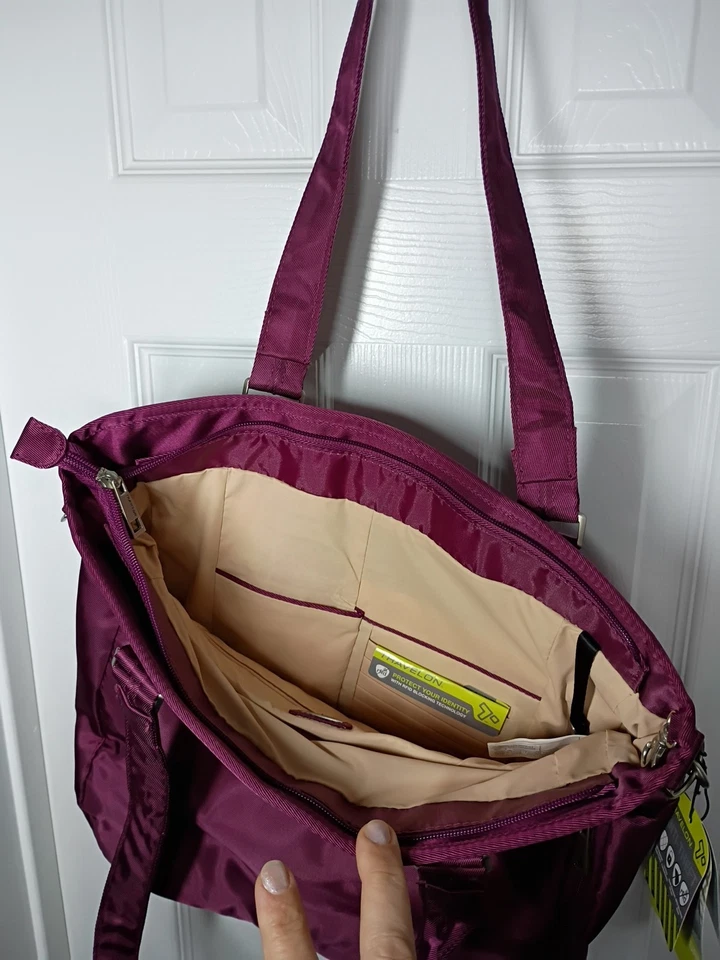 Bolso de Hombro Travelon Firma Antirrobo Wineberry 42760 Bolso de Mano Foto 2 de 4