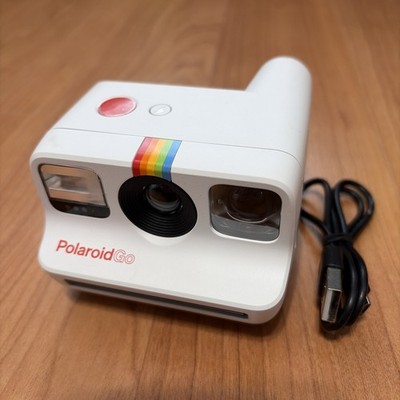 Polaroid Go White Instant Camera Compact Portable Vintage-Inspired Photography