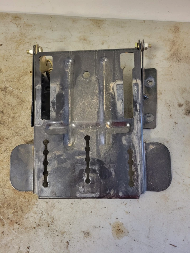 Troy-Bilt 1998 Super Bronco Seat Pivot Bracket 783-0738, 783-0738-0638 - Image 2 of 4