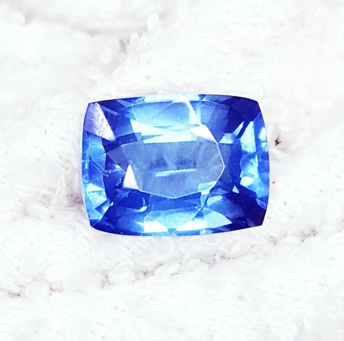 Saphir Naturel 26,60 Ct - Coupe Coussin - Certifié IGL (Sri Lanka)
