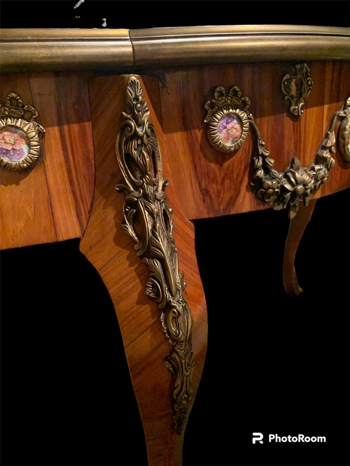 Display Curio Table Bronze Mounts Curved Glass Louis XV with porcelain decor. - Image 4 of 4