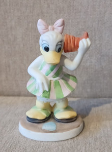 Vintage Rare Porcelain Daisy Duck At The Beach - Disney