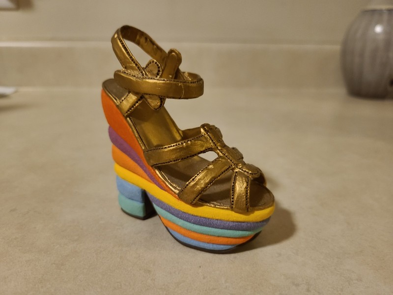 Just the Right Fit shoe figurine - Sweet Surprise, Item 25083, in box