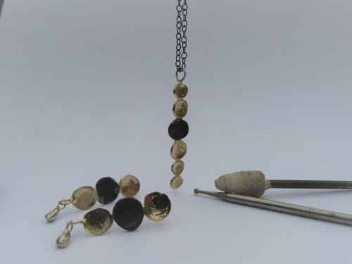 Gold earrings. 14K solid yellow gold earrings with one circle oxidized silver. - Picture 9 of 10
