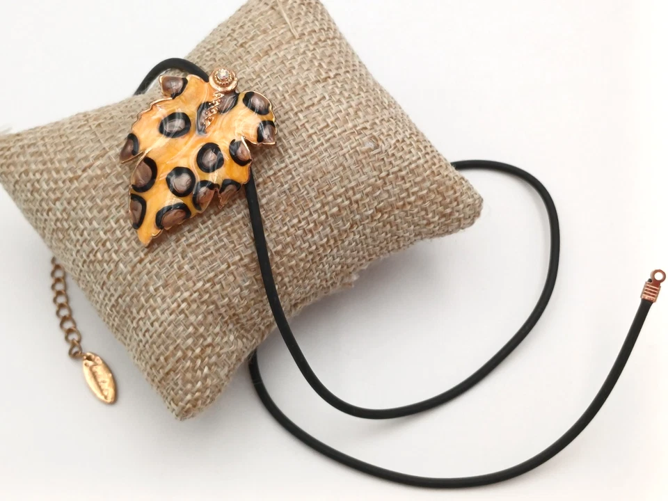 COLLANA CIONDOLO FOGLIA SMALTATA - FIRMATA - Immagine 3 di 4