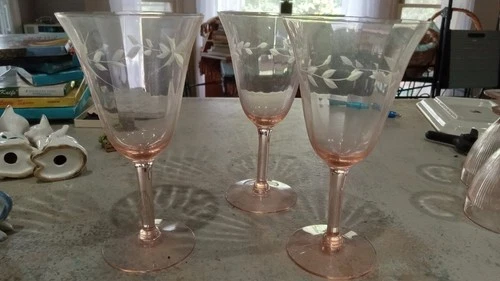Vintage pink depression glass Floral Etched Optic Set 3 Wine Goblets 7 In Nice