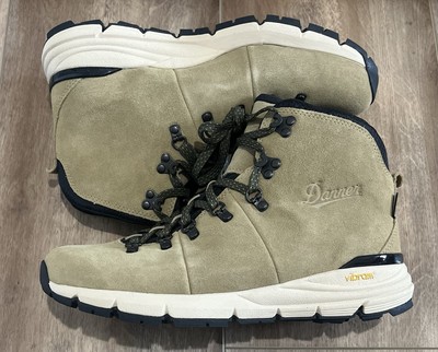 NEW Danner Mountain 600 Mens 9.5 EE Antique Bronze Murky Green Hiking Boots