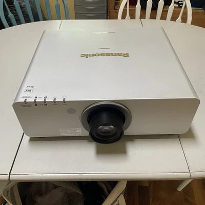 Panasonic PT-D6000 PT-D6000ULS 6500 Lumen Projector w/ET-DLE350 Lens 5966 Hours - Image 1 of 4