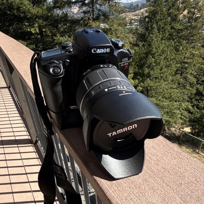 Canon EOS Elan 7e 35mm SLR Film Camera Body BP-300 with tamron 28-300mm lens
