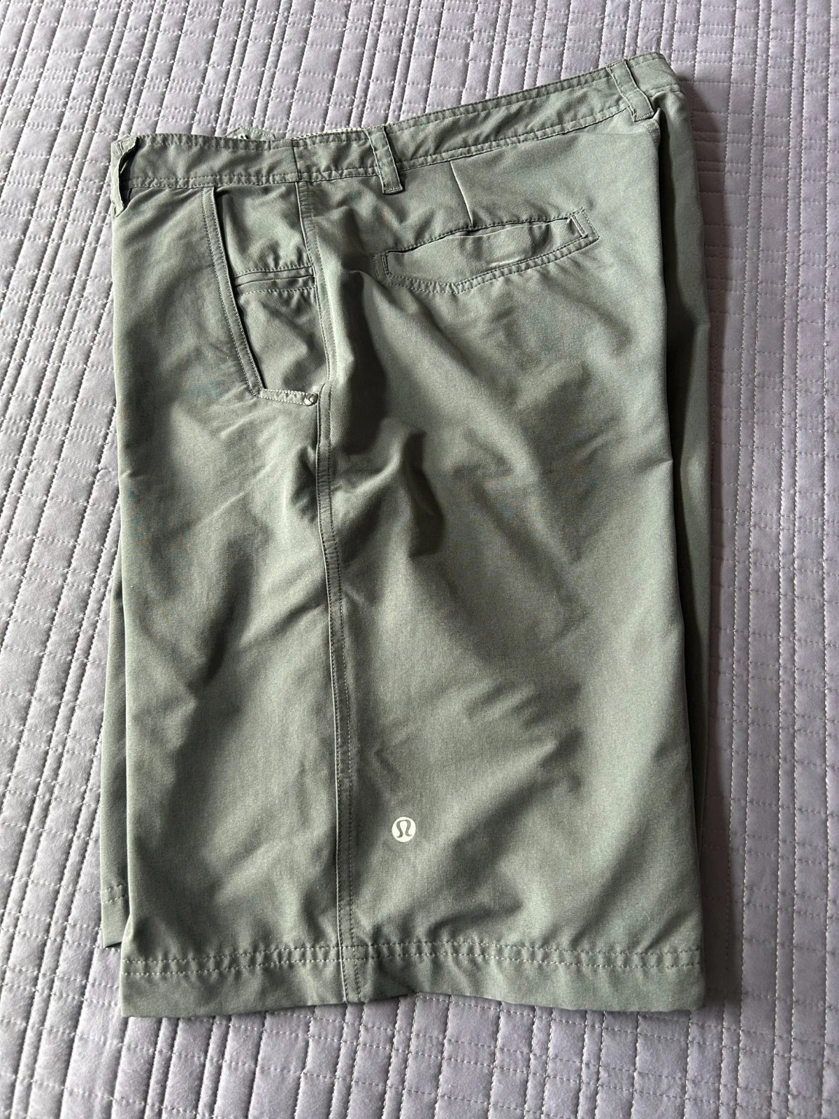 Lululemon Men's ABC Gray Flat Front Casual Golf Shorts Size 38