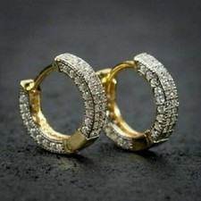 Pendientes tipo argolla Huggie de moissanita real enchapados en oro amarillo de 14 quilates de 1,60 quilates para hombre