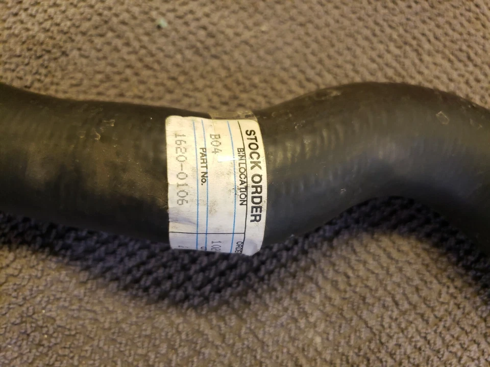 Manguera radiador superior Alfa Romeo 2000 Spider 85-89 y Alfetta 78-79. Nuevo Foto 2 de 3