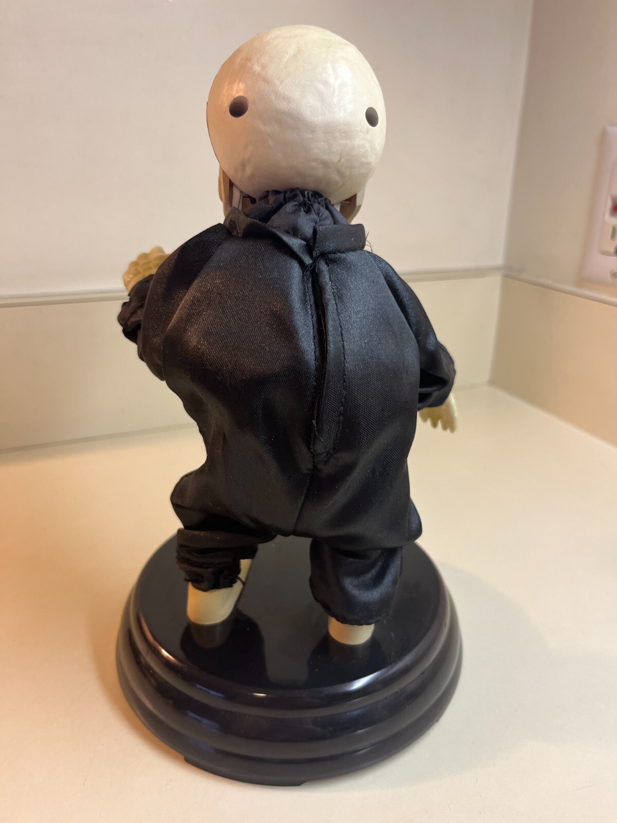 Gemmy Groovin Ghoul Dancing Skeleton Grave Raver Livin La Vida Loca ...