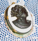 VTG/Antique White and Black Cameo Pendant, set in Gold plated frame — photo 7