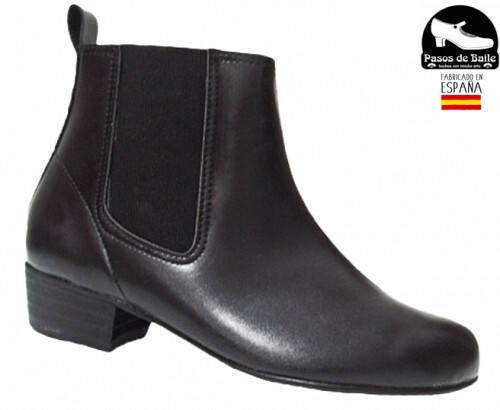 Botines de niño en negro marca Pasos de baile con elásticos