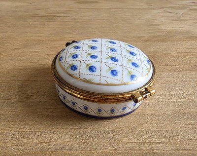 Del Prado feines Porzellan Schmuckdose Pillendose blau Blumen Klappdeckel Vintage