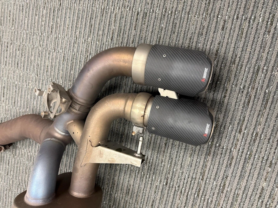 Sistema de escape BMW M5 F90 Akrapovic Foto 2 de 4