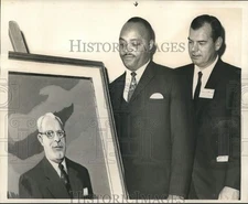 1967 Press Photo Matthew Proctor & Lawrence A. Merrigan with Fischer Portrait