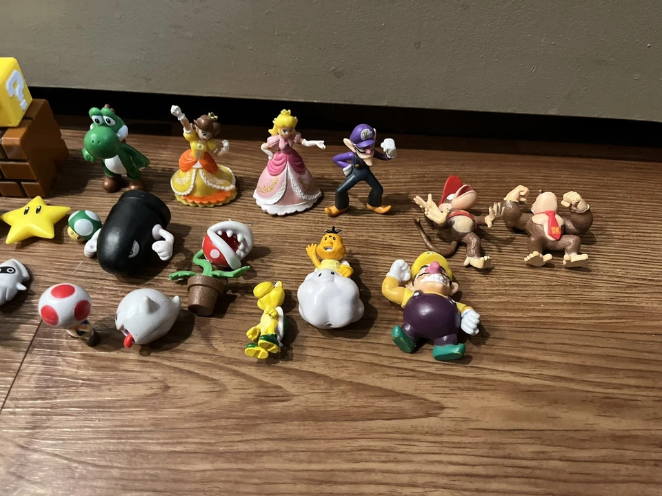 Nintendo Super Mario Bros Mixed Action Figures Large Lot of 24!! - Image 4 of 4