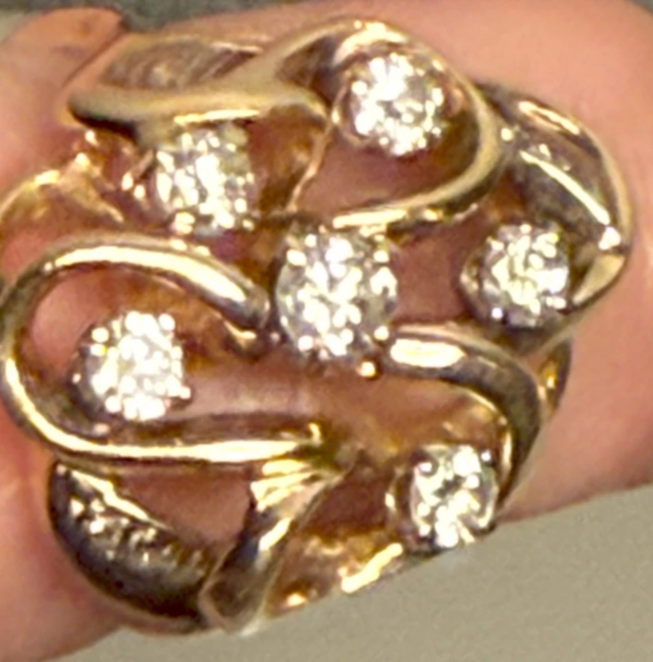 14K GOLD BRILLIANT CUT .93 CARATS DIAMOND ABSTRACT SWIRL COCKTAIL RING SIZE 7 - Image 2 of 4