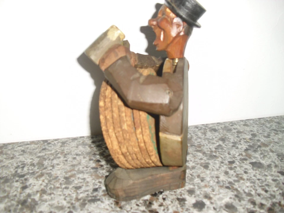 Vintage  CARVED WOOD MAN BOTTLE OPENER & COASTER HOLDER GUC - Image 3 of 4