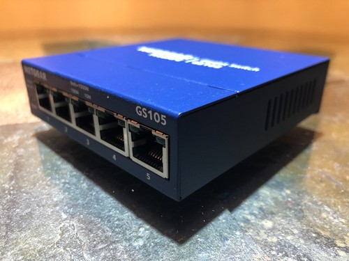 Netgear GS105v5 ProSAFE 5-Port Gigabit Ethernet Switch + 2 Allen-Tel Cables - Picture 3 of 5