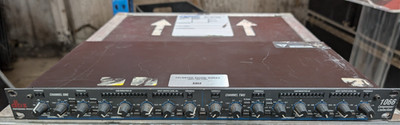 DBX 1066 Dual-Channel Compressor / Limiter / Gate