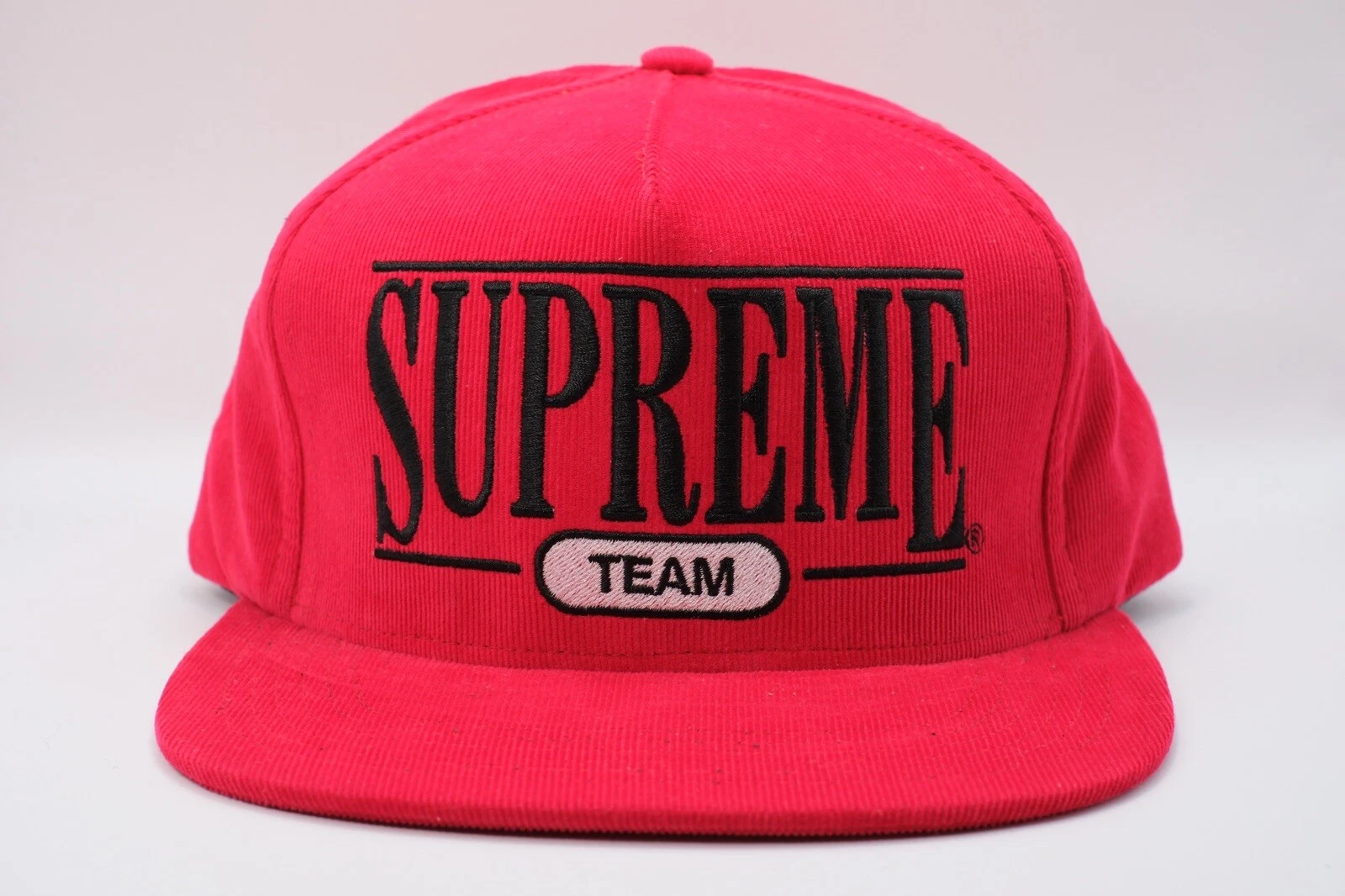 CASQUETTE VELOURS CÔTELÉ ROUGE 5 PANNEAUX ÉQUIPE UNIVERSITAIRE SUPRÊME SS16 NEUVE AVEC ÉTIQUETTES LOGO BOÎTE