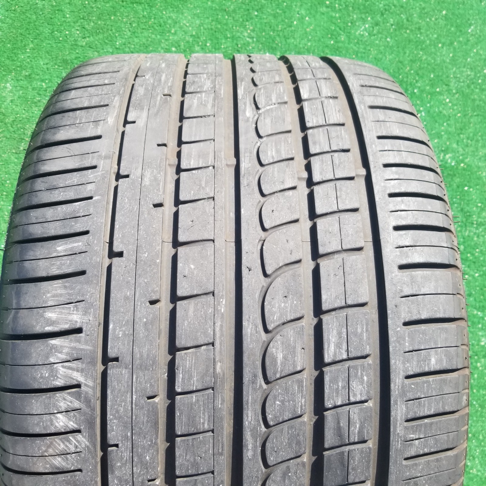 335/30R18 Pirelli P Zero Rosso Tire 335/30ZR-18 335/30ZR18 Lamborghini PZero 80%